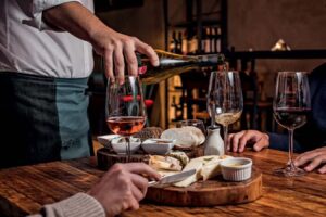 Você sabia? Primeiro rodízio de vinhos do mundo fica em São Paulo e custa a partir de R$ 79,90! Bocca Nera Bar