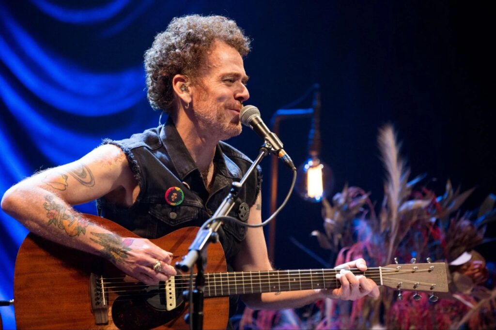 Nando Reis faz show gratuito em São Paulo