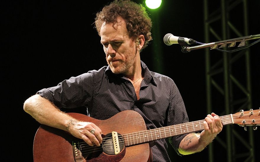 Nando Reis faz show gratuito em São Paulo