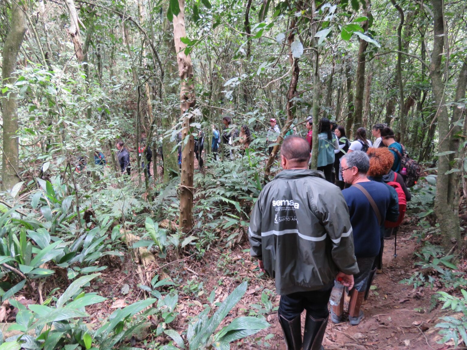 Trilha para antigo teleférico