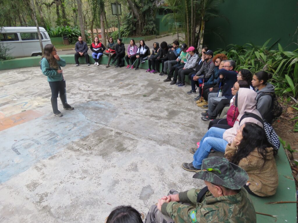 Trilha para antigo teleférico