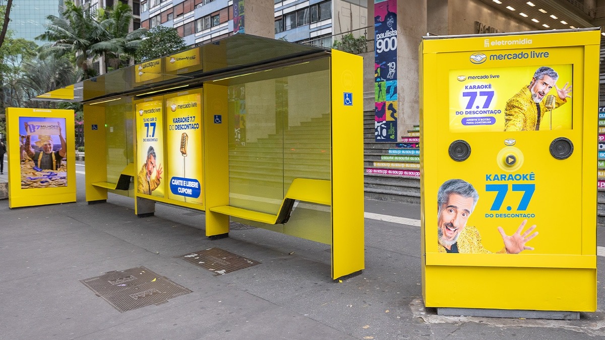 Ativação do Mercado Livre em ponto de ônibus na Av Paulista