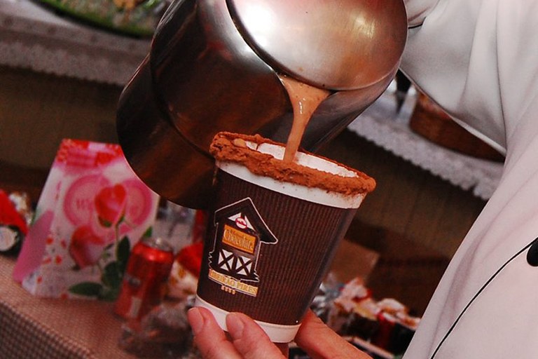 Bebida de chocolate no Festival do Chocolate em Ribeirão Pires