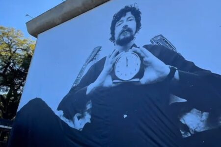 Foto Raul Seixas na entrada do MIS