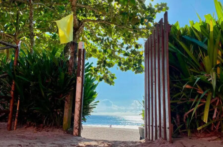 Vista para o mar da Pousada Pé na Areia no Guarujá