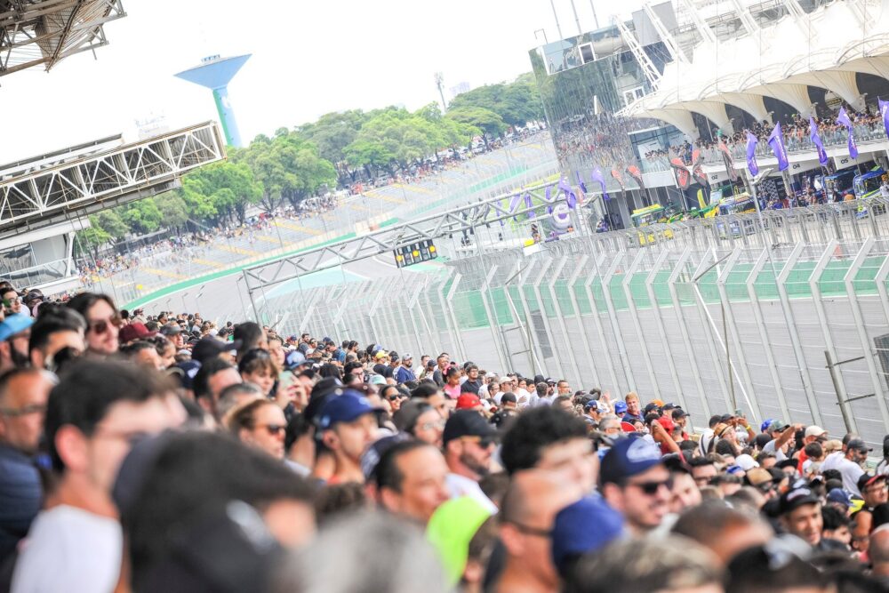 Público na arquibancada de Interlagos