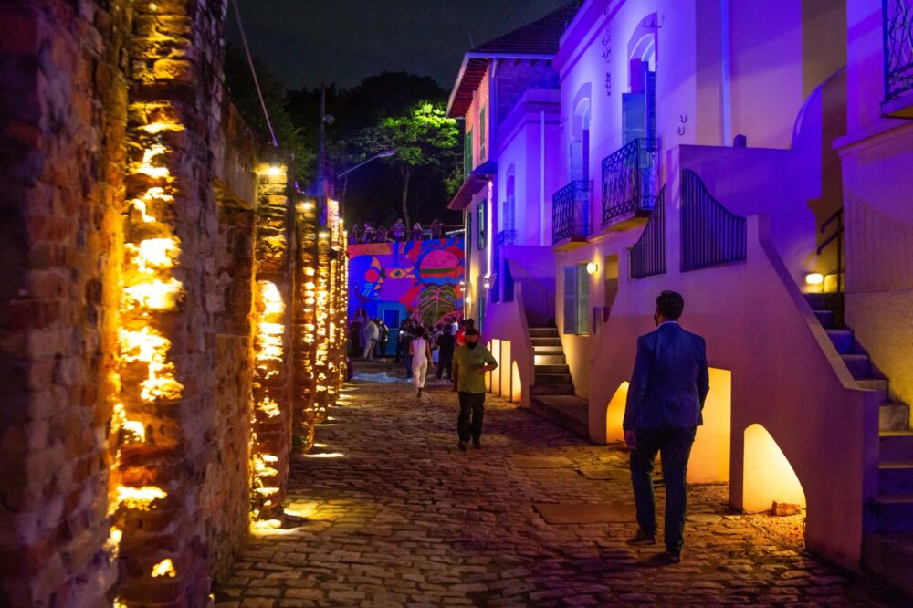 Vila Itororó iluminada à noite em São Paulo