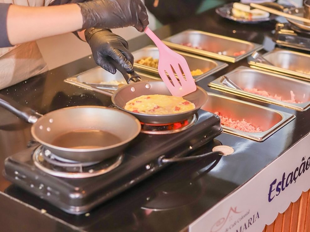 Café colonial noturno em São José dos Campos