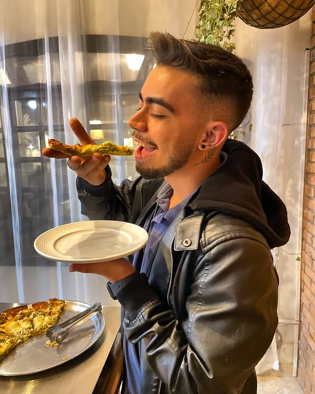 Café colonial noturno em São José dos Campos