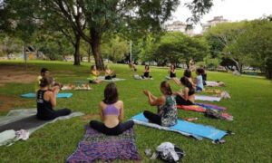 Ioga no Parque Celso Daniel em Santo André